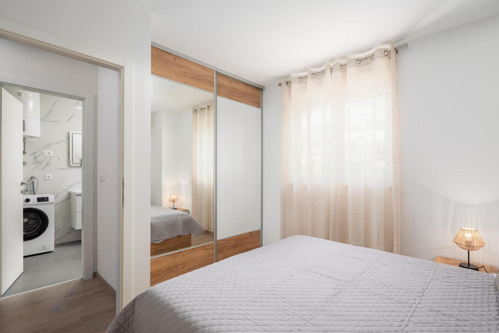 Il Mar - New With Garage *