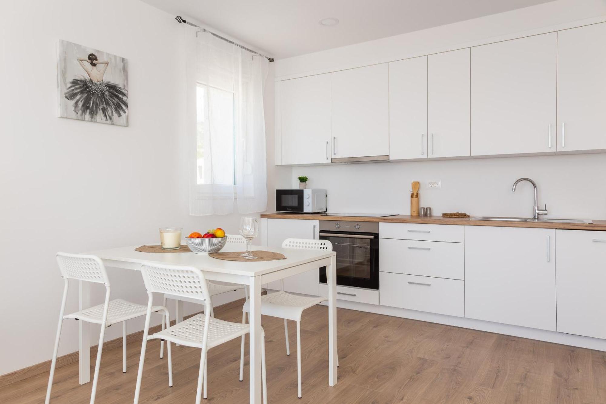 Il Mar - New With Garage Apartment