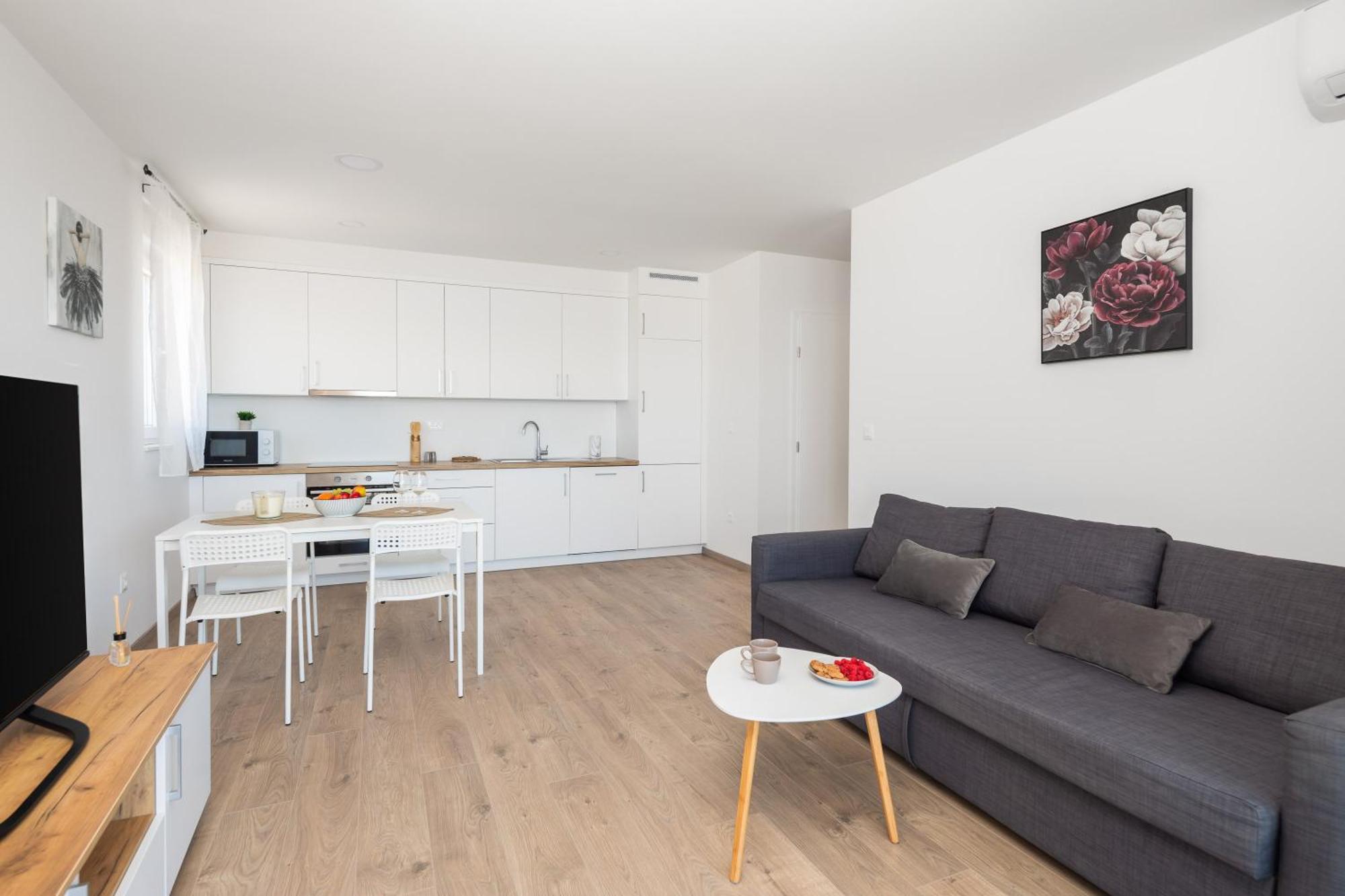Il Mar - New With Garage Apartment Makarska