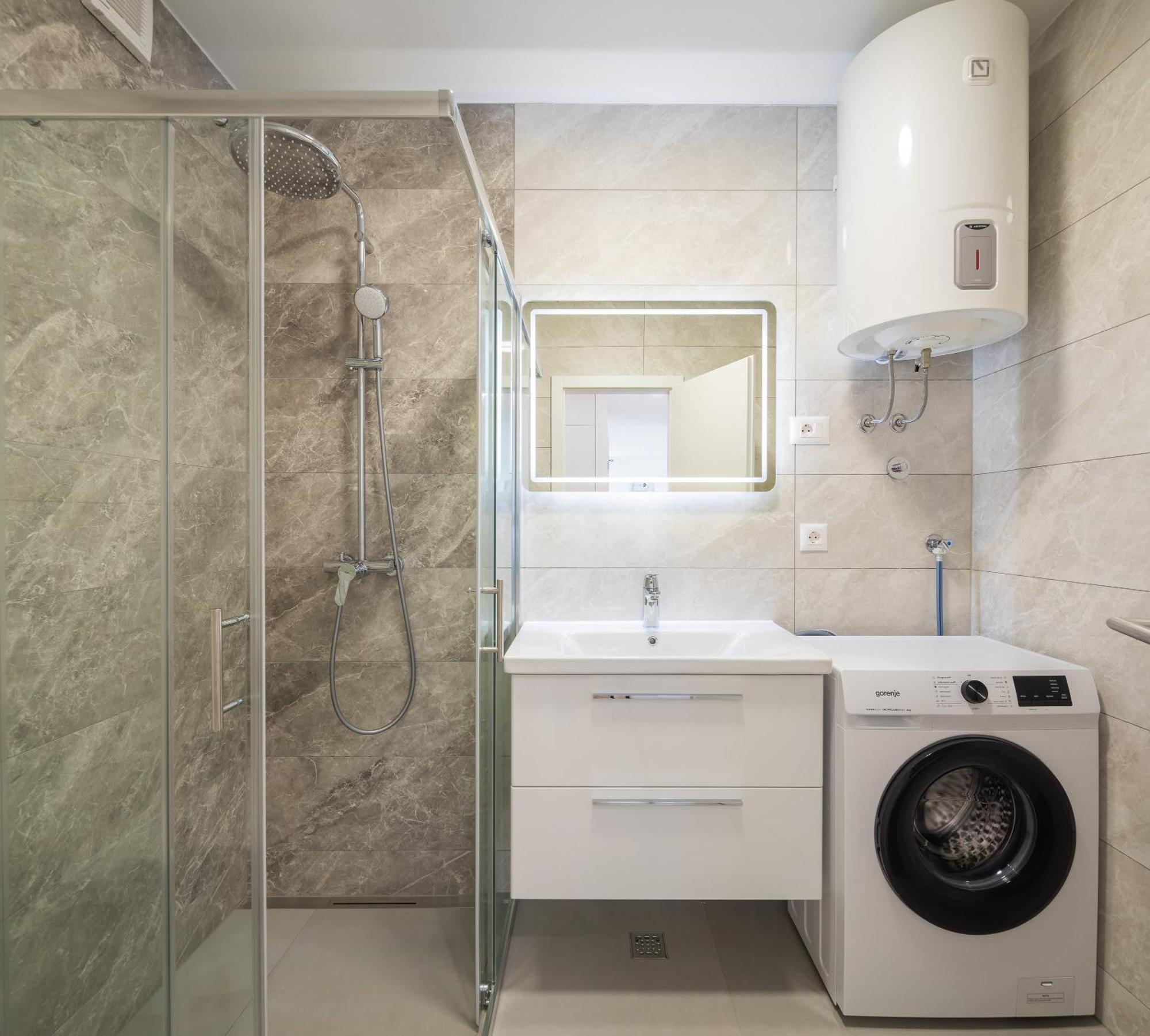 Il Mar - New With Garage Apartment *