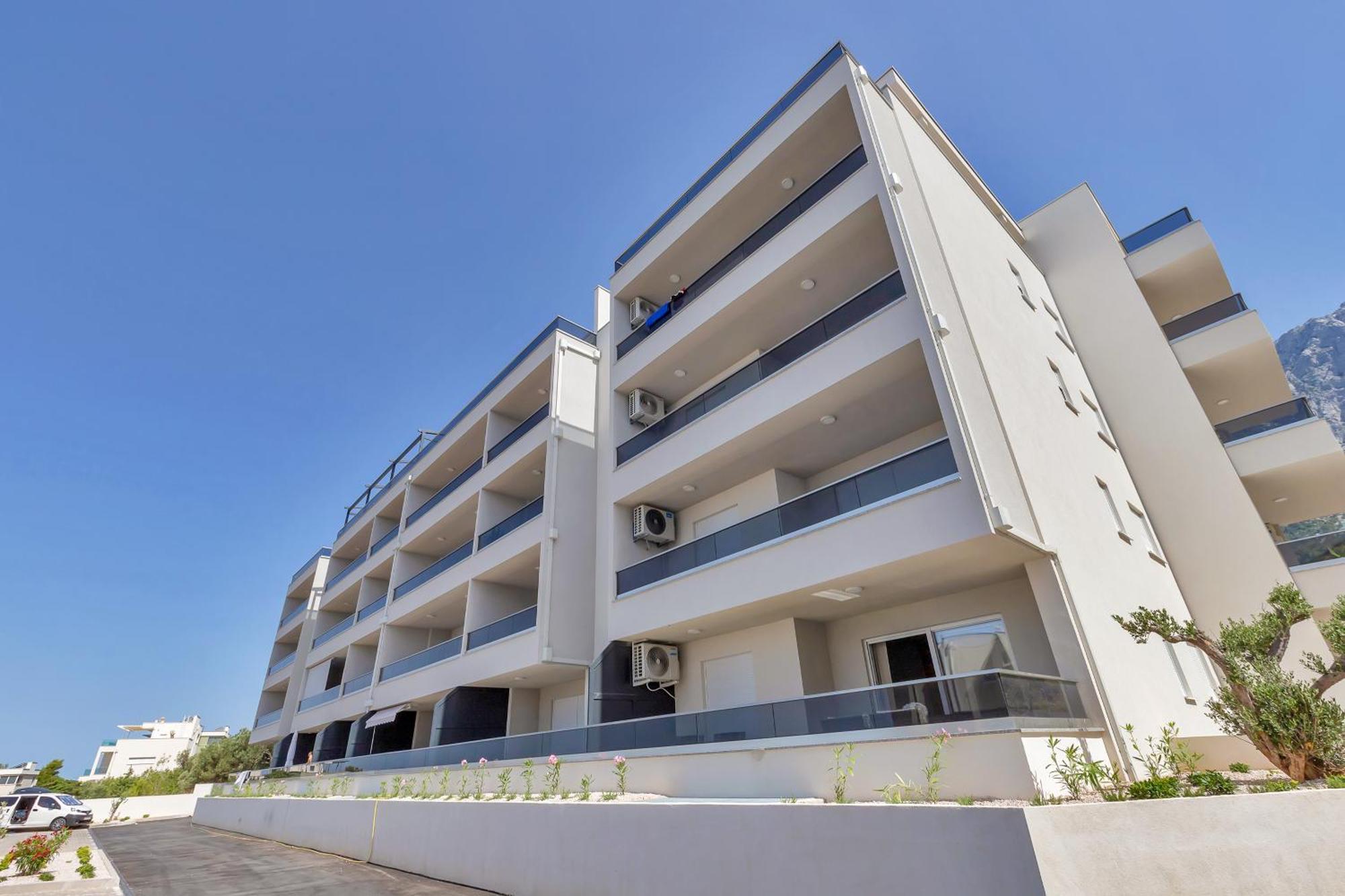 Il Mar - New With Garage *