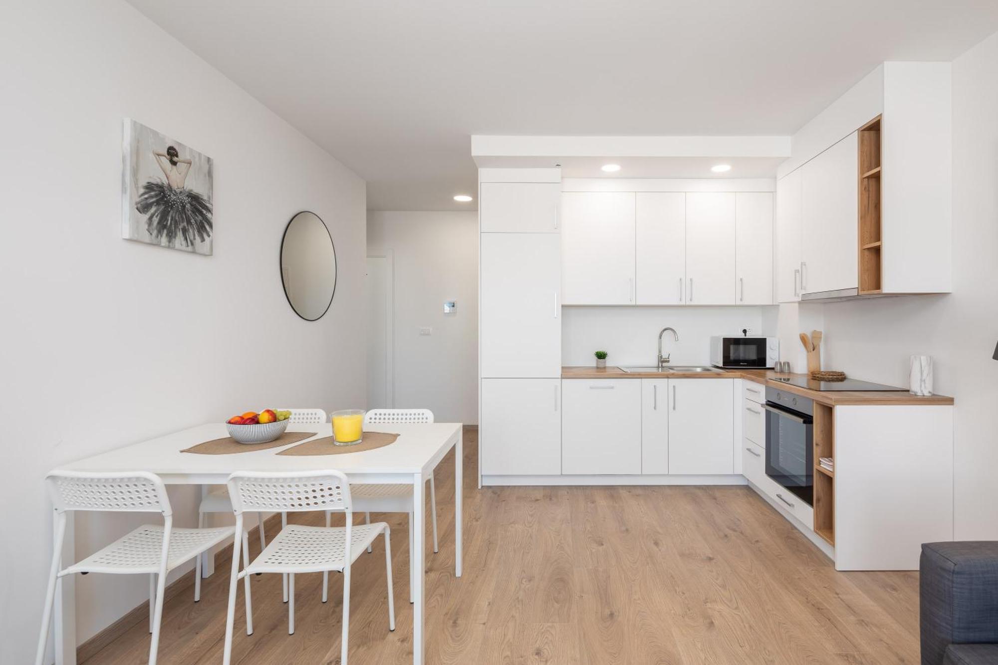 Il Mar - New With Garage *