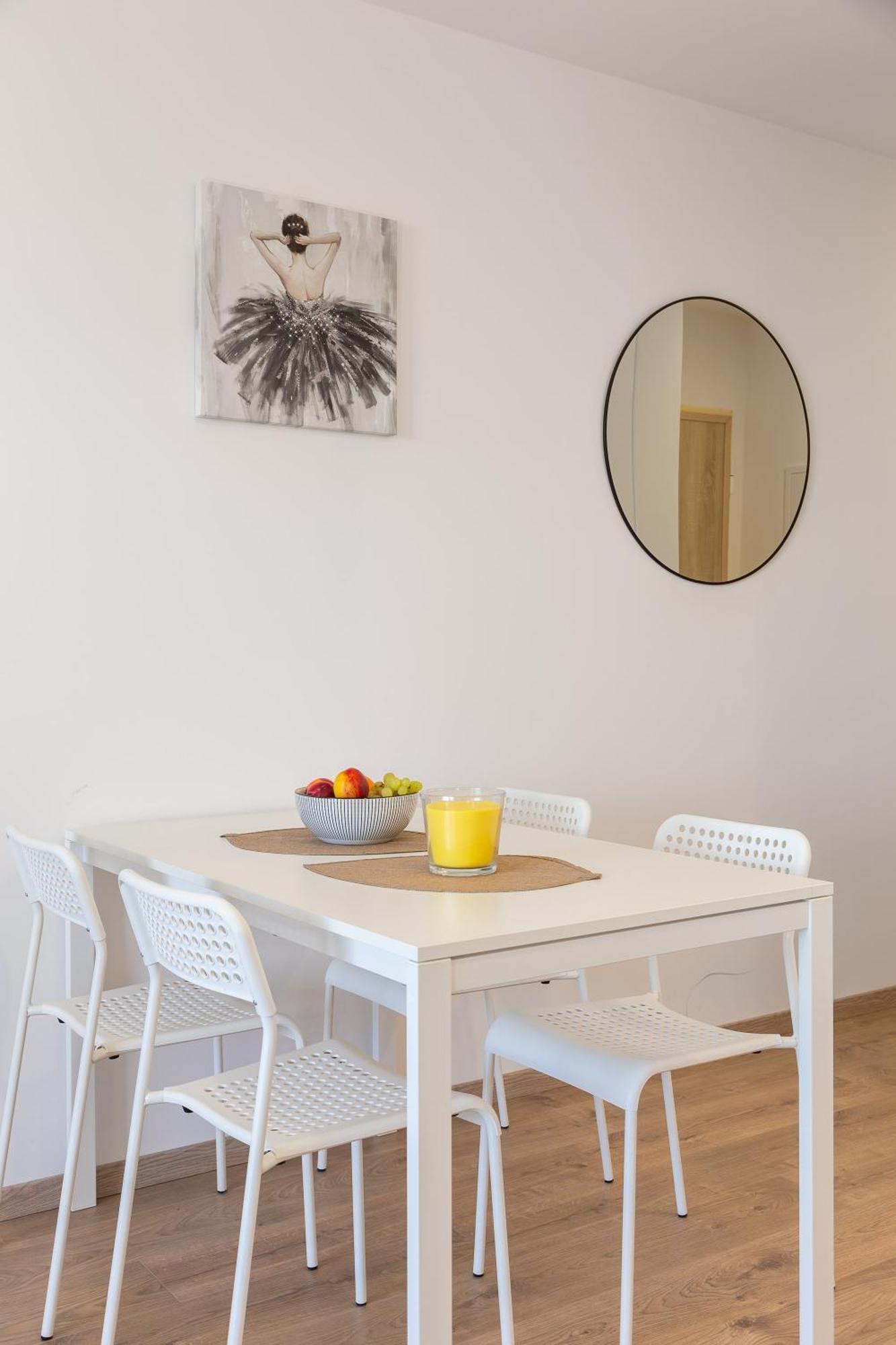 Il Mar - New With Garage